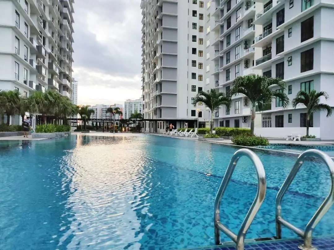 Beautiful Sunset Beside Paradigm Mall 14 Pax Johor Bahru Apartment