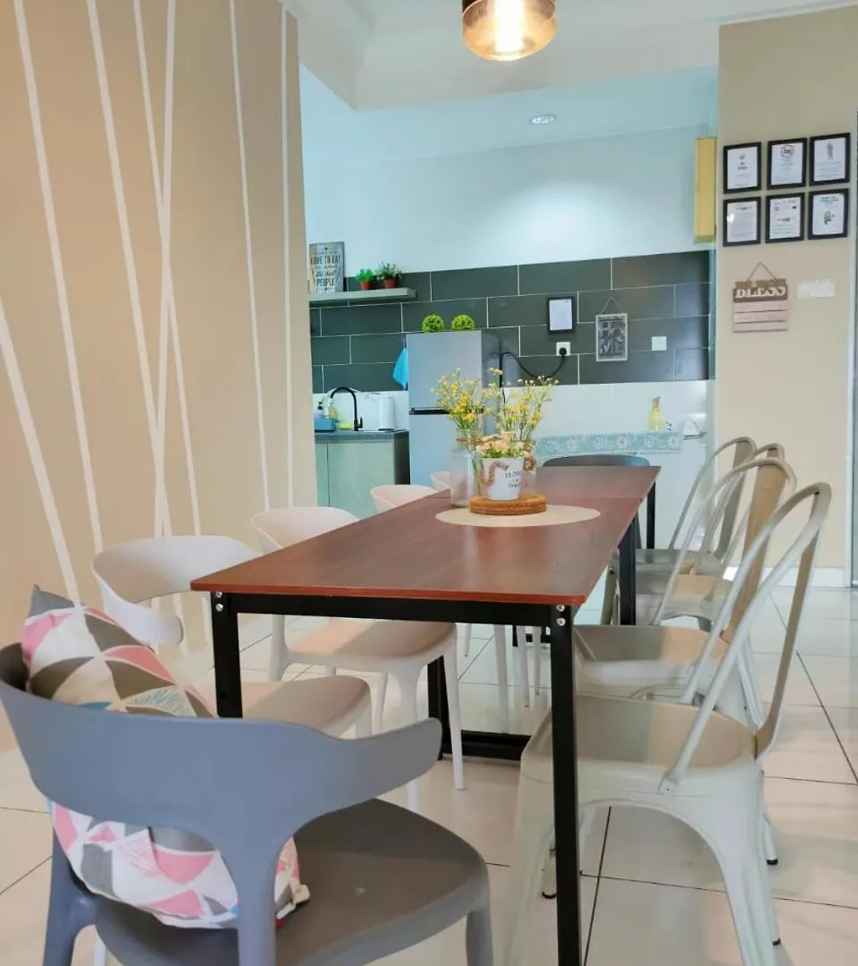 Beautiful Sunset Beside Paradigm Mall 14 Pax Johor Bahru Apartment