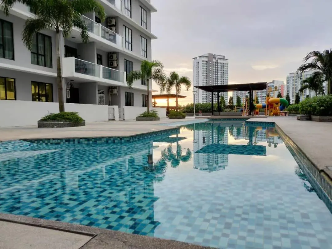 Beautiful Sunset Beside Paradigm Mall 14 Pax Johor Bahru Apartment